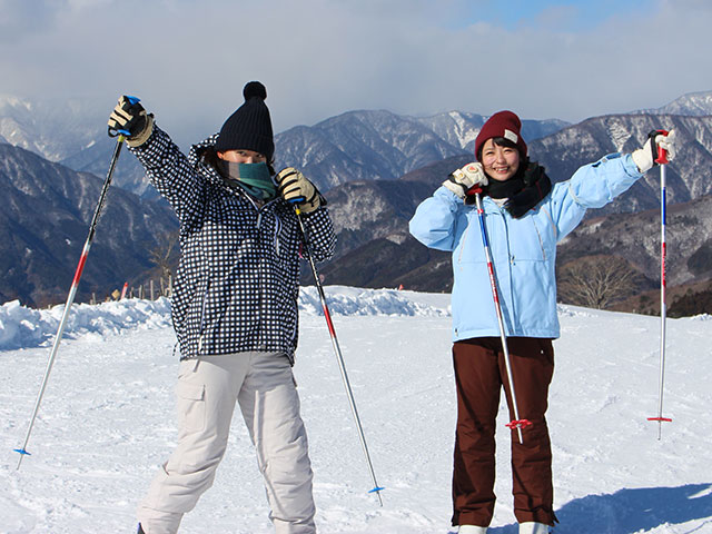 
女子旅Vol.05 冬の雪山でアクティブ体験！銀世界が広がる井川でスキー＆ナイトハイキング体験コース