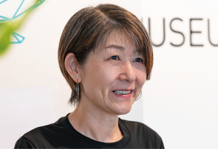 M：I館長の永松典子さん